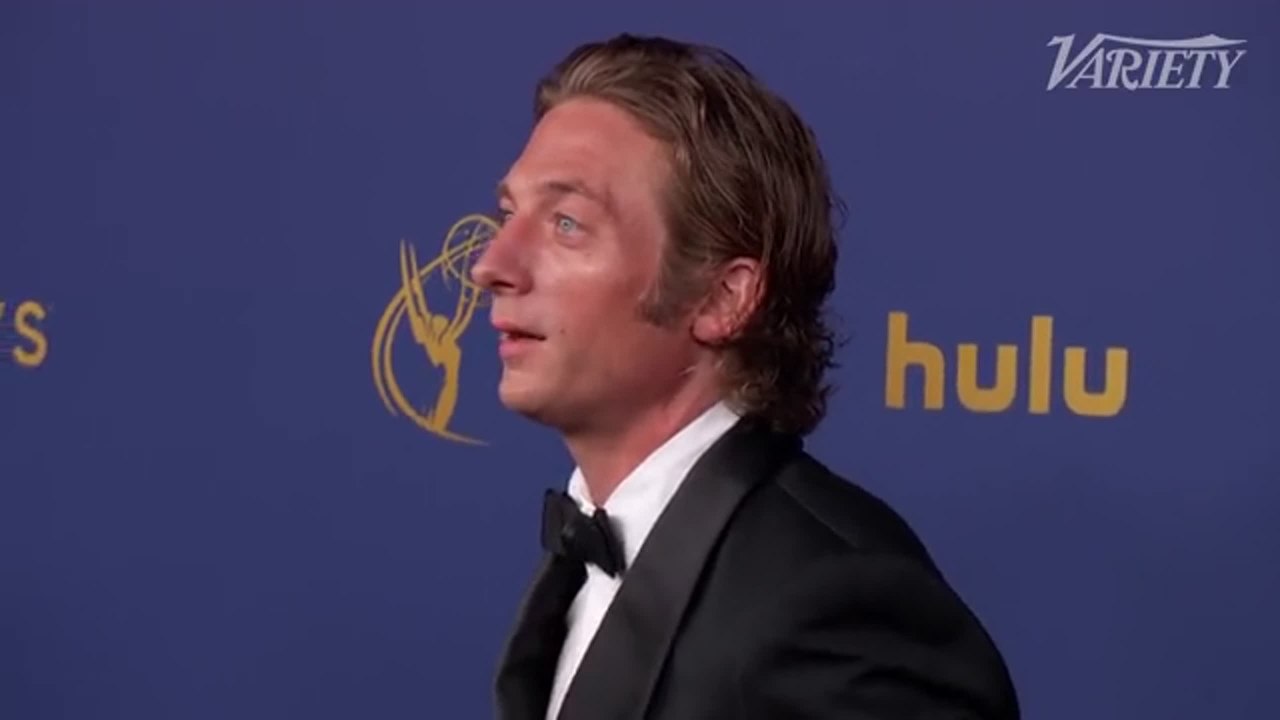 Jeremy Allen White Poses for Photos at the 2024 Emmy Awards