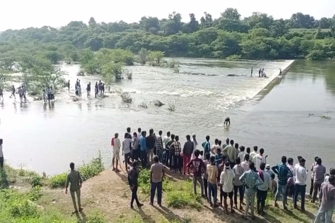 Banas :  बीगोद में दूसरे दिन भी नदी में शवों की...