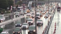 İstanbul'da haftanın ilk iş gününde trafik yoğunluğu yaşanıyor