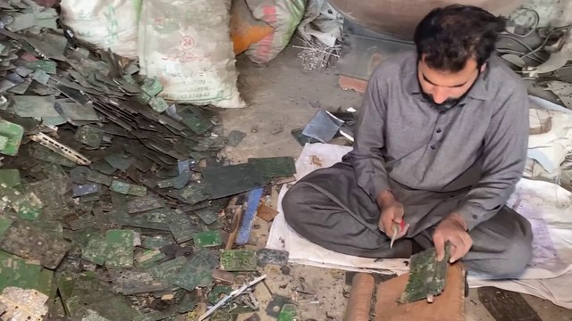 Process of Recover Pure 24K Gold From PC Electronic Scrap | Recycling Process