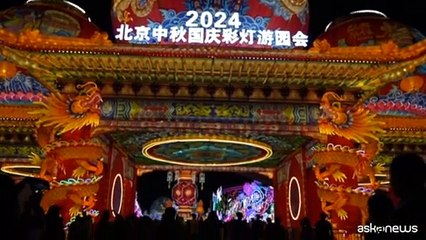 Pechino si illumina di colori e di lanterne di drago
