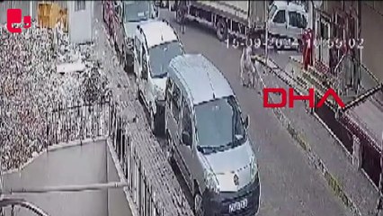 Market tabelası kafasına düştü