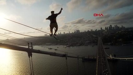 İp Üzerinde Kıtalararası Geçiş: Estonyalı Akrobat Jaan Roose'un Muhteşem Gösterisi 🌉
