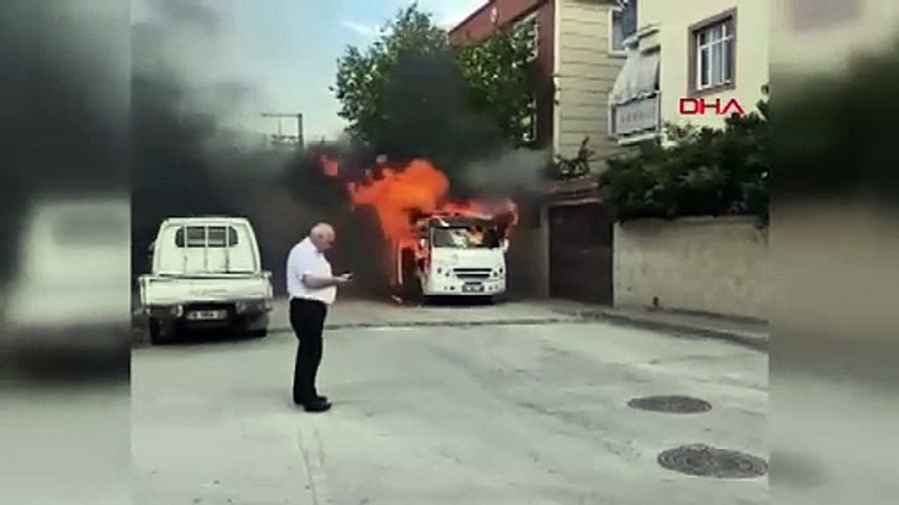BURSA Park halindeki minibüs alev alev yandı
