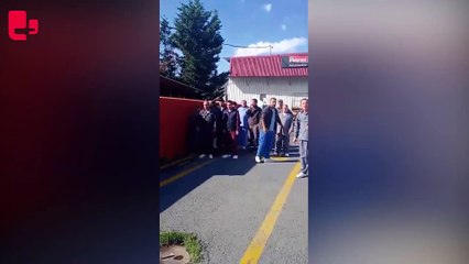 Polonez işçilerinin ters kelepçeyle gözaltına alınmasının ardından, çalışan işçiler eylem yaptı