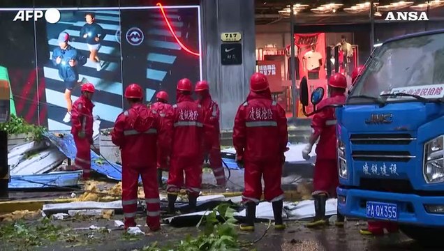 Cina, il tifone Bebinca si abbatte su Shanghai: evacuazioni e stop ai voli