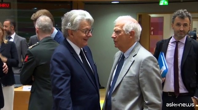 Ue, Breton lascia la Commissione Ue e accusa Ursula Von der Leyen