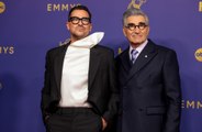 Emmy Awards: Dan und Eugene Levys Opening-Highlights