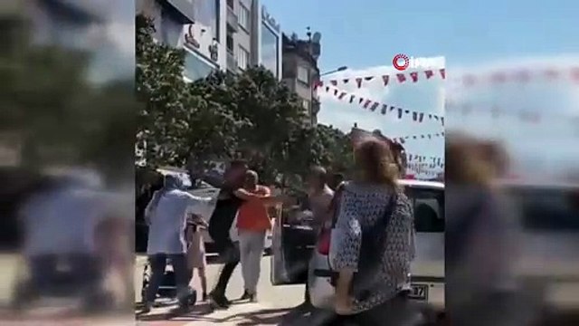 Bursa’da yol verme kavgası boks maçını aratmadı