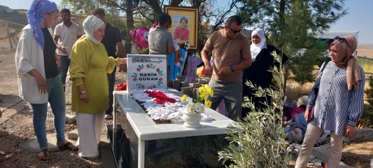 Diyarbakır'da Narin'in mezarı yapıldı; başucuna Türk bayrağı dikilecek