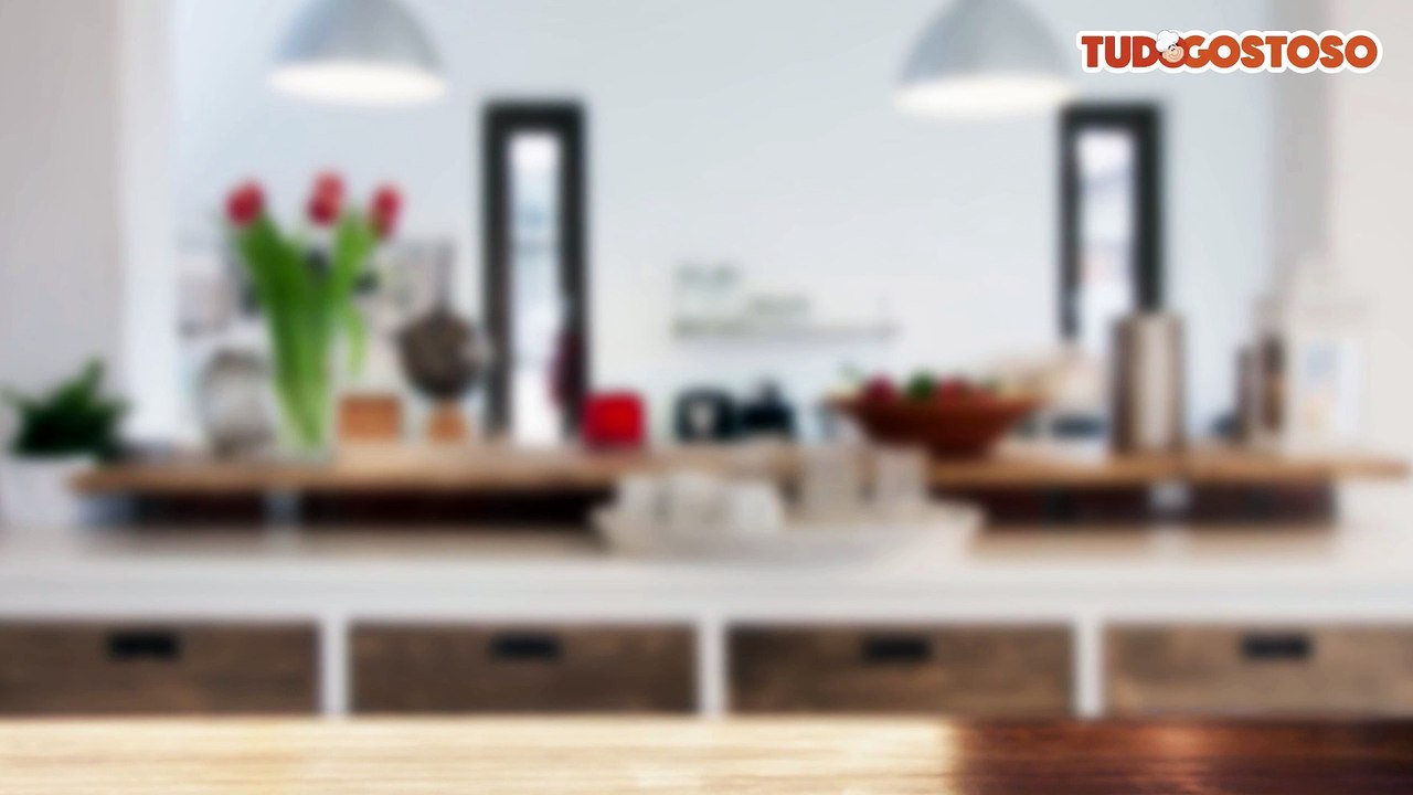 Bolo de cenoura fofinho com leite