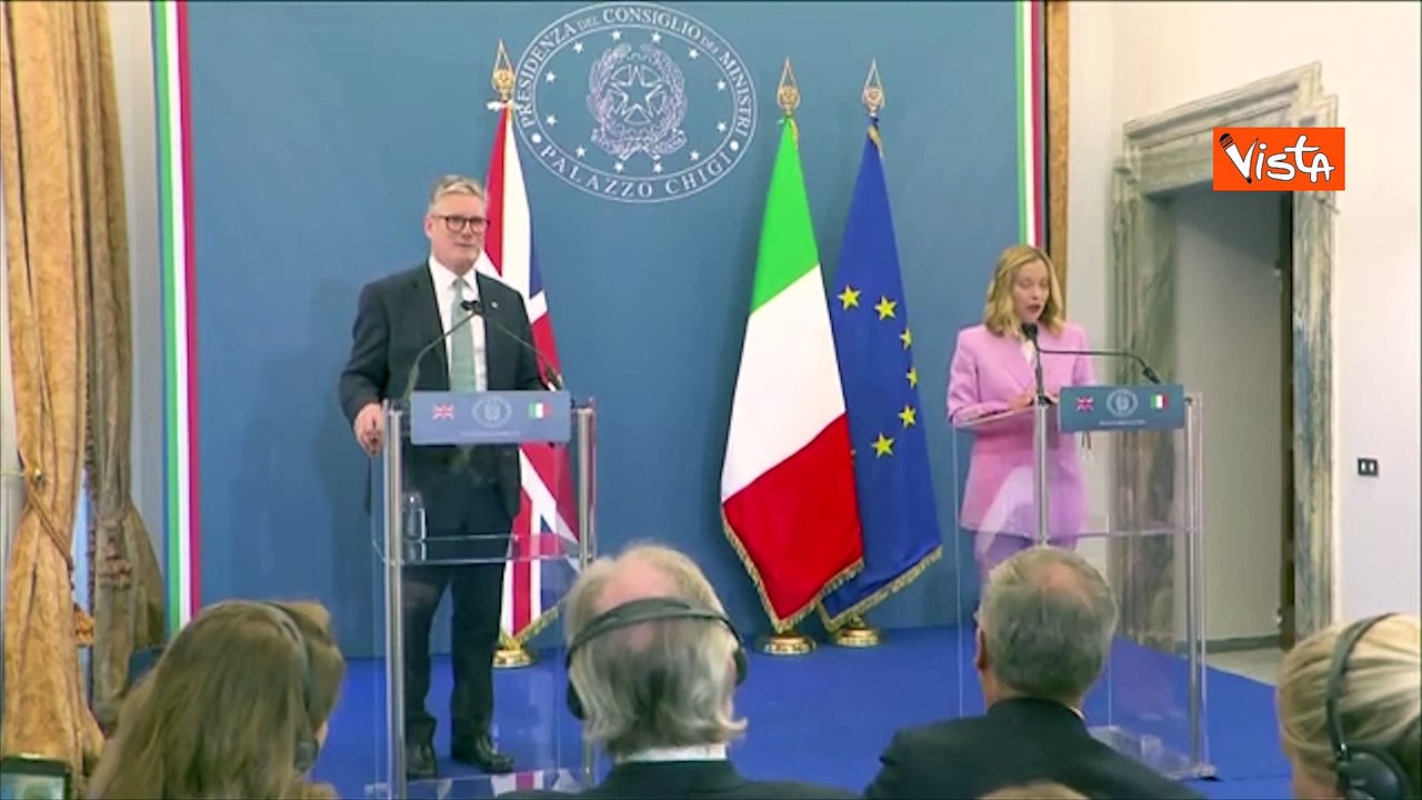Migranti, Meloni: "Con Starmer d'accordo a intensificare lotta a traffico esseri umani"
