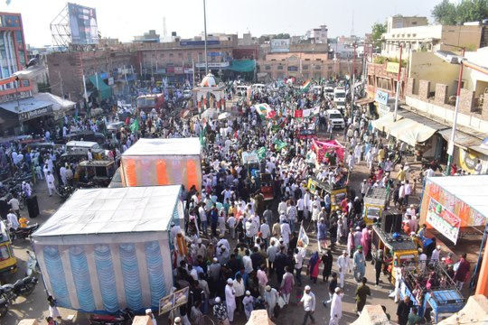 ईद मिलादुन्नबी मनाई, निकला जुलूस, दरगाह में हुए कार्यक्रम