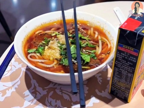 Solo Concert Adventure in Yunnan! Flying Alone Exploring and Unexpected Surprises! Description: Join me as I fly solo to Yunnan to attend a concert and explore the beautiful city! From waking up at 5 AM to catch a flight.