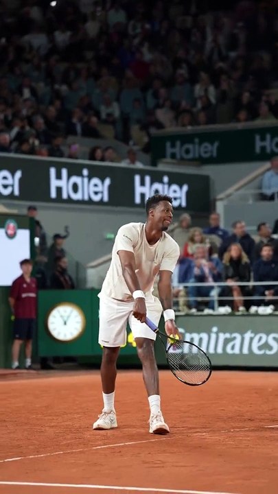 Gaël Monfils Triomphe au Premier Tour de Roland-Garros : Une Victoire Acclamée par un Public en Délire