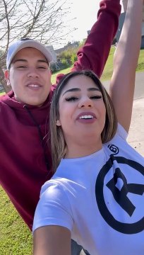 Daniela Celis y Thiago Medina compartieron la intimidad de su primer viaje familiar con las gemelas: el video