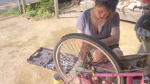 Genius girl repairs and restores the neighbor's baby's broken bicycle