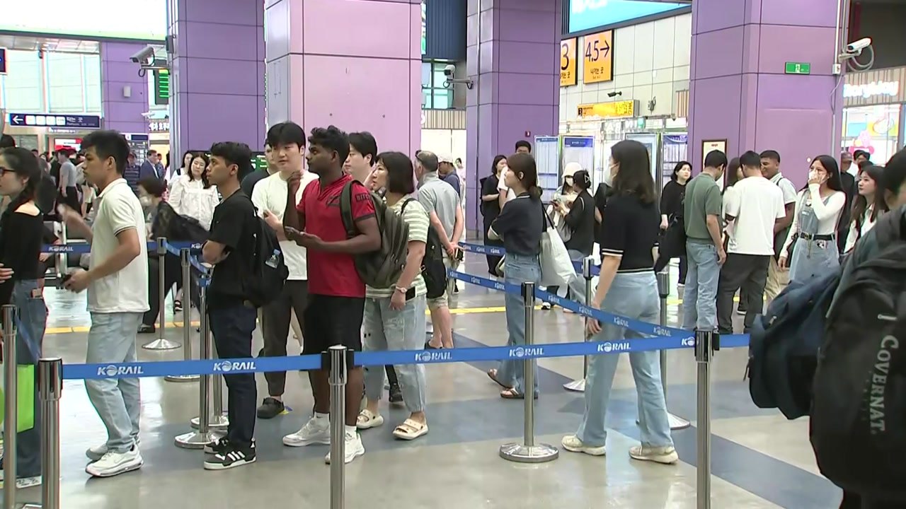 "그리운 고향 뒤로하고" 연휴 나흘째 귀경 행렬 시작 / YTN