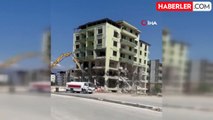 Hatay'da 7 Katlı Bina Kontrollü Olarak Yıkıldı