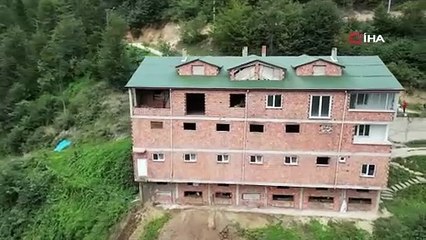 Dağ yamacında 4 katlı çiftlik