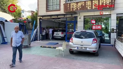 Otomobil BİM'e daldı, yurttaş çekiliş var sandı
