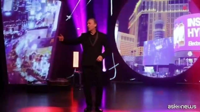 Alla ricerca dell'uomo ragno , 883 anche in teatro con Mauro Repetto