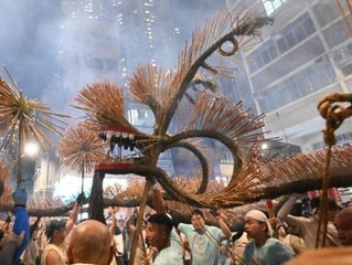 Tanzende Drachen in Hongkong: Hunderte Performer bei Parade dabei