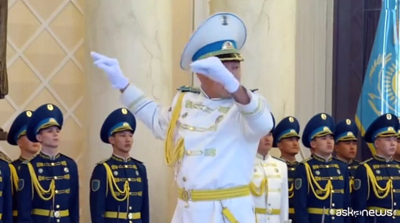 Scholz in Kazakistan, l'incontro con il presidente Tokayev