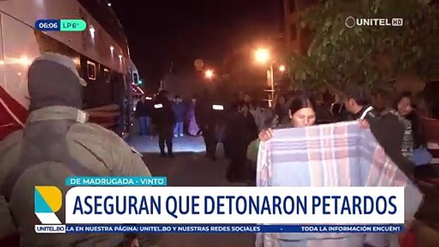 12 pasajeros fueron arrestados tras ser bajados de un bus por causar incidentes durante un viaje de Santa Cruz a La Paz