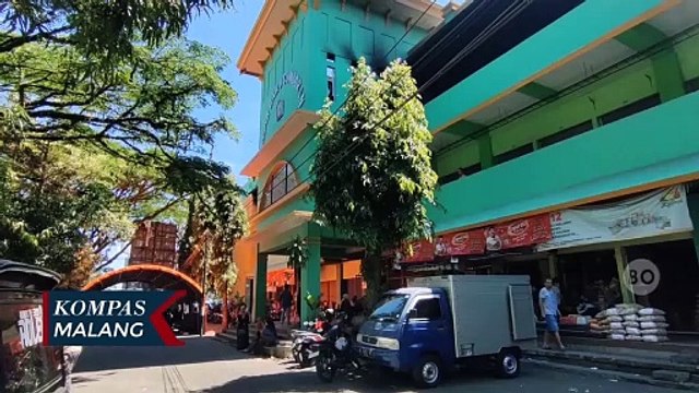 Tim Labfor Polda Jatim Olah TKP Kebakaran Pasar Comboran