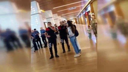 AVM'de bir kişi üçüncü kattan aşağı düştü!