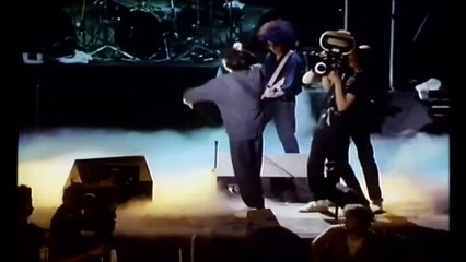 The Cure chante "Close to Me" en live à Orange