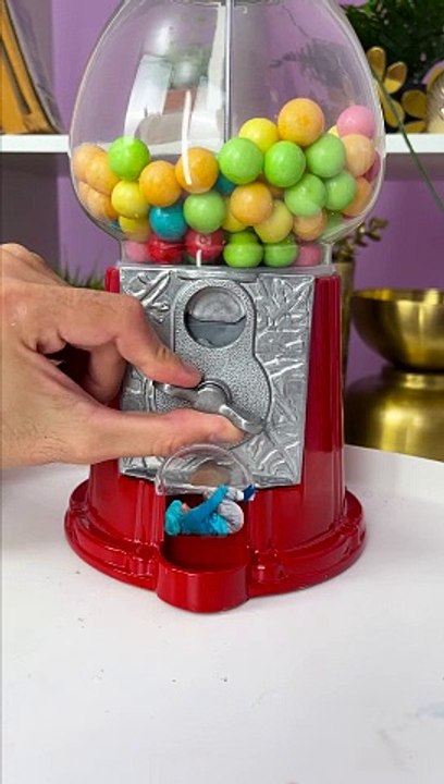 SOS! Candy stuck in my throat 