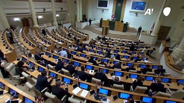 Umstrittenes Gesetz zu Familienwerten in Georgien verabschiedet