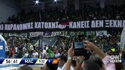 Türkiye'yi işgalci gösteren pankarta tepki