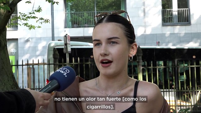 Bruselas pide prohibir fumar y vapear en parques o terrazas de bares