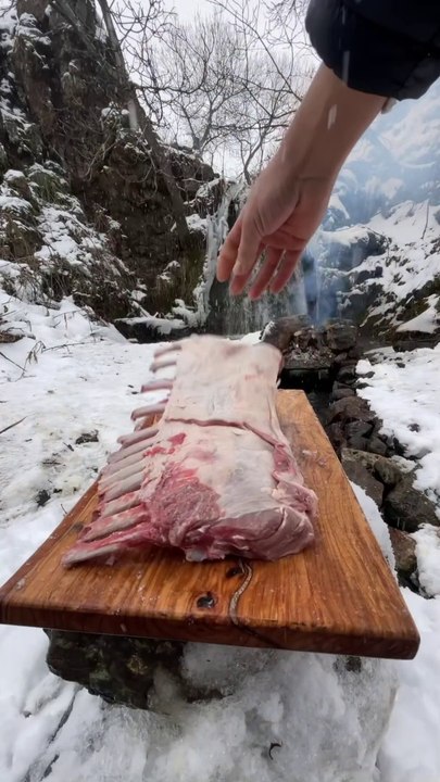 Perfectly grilled lamb chops in nature. ❄️  #co...