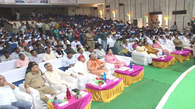 विकास कार्यों का लोकार्पण, युवाओं को सौंपे नियुक्ति-पत्र