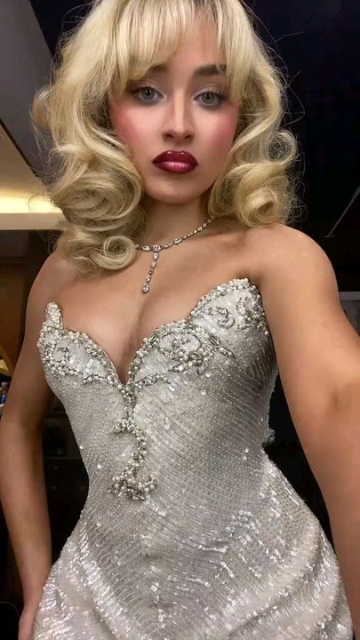 Hot Sabrina Carpenter