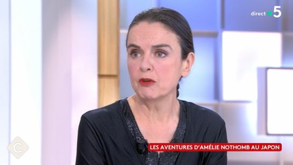 « C’est au-dessus de mes forces » : Amélie Nothomb évoque une de ses angoisses lors de ses voyages (VIDEO)