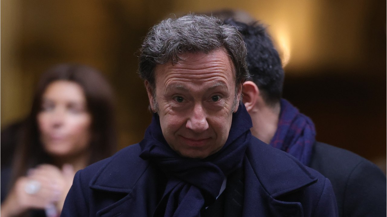 GALA VIDEO - Stéphane Bern endetté, ses confidences cash : “Ma banquière a des sueurs froides…”