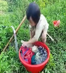 Womans and children of Pakistan need to learn from this little girl