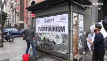 Napoli, flash-mob contro l'overtourism e i b&b