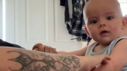 Baby girl attempts to continue ‘Row Row Row Your Boat’ after mom stops singing