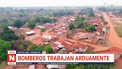 Comunarios mojan los techos de sus viviendas para protegerlas del fuego