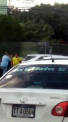 Conductores se pelean tras chocar en SPS