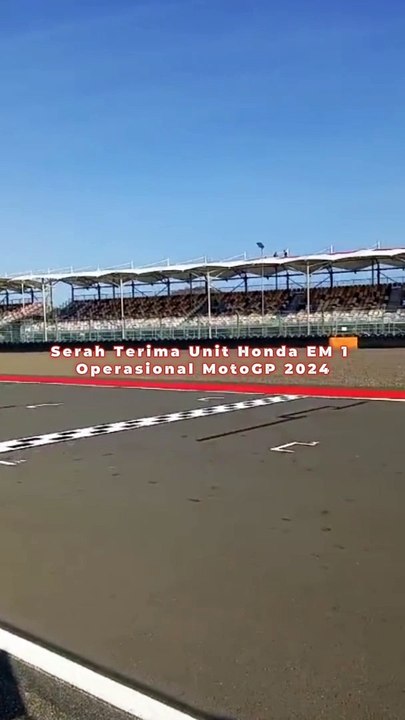 Penyerahan 10 unit motor listrik Honda EM 1  dari Astra motor NTB kepada pihak MPGA untuk operasional MotoGP 2024, di sirkuit Mandalika