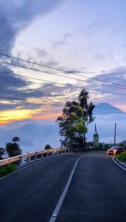 Ini view yang kalian lihat saat pagi hari ke dieng
