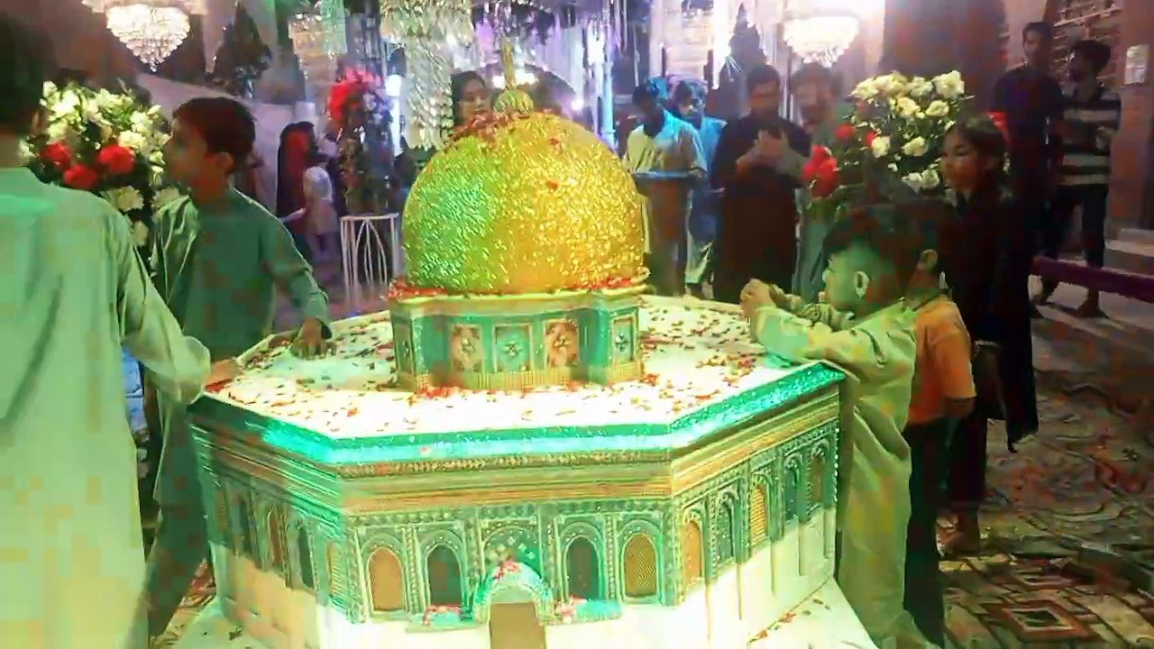 AJ hum AP ko btaty hain hum  nabi hazrat Muhammad SAWW ka milad kesy minaty hainapny