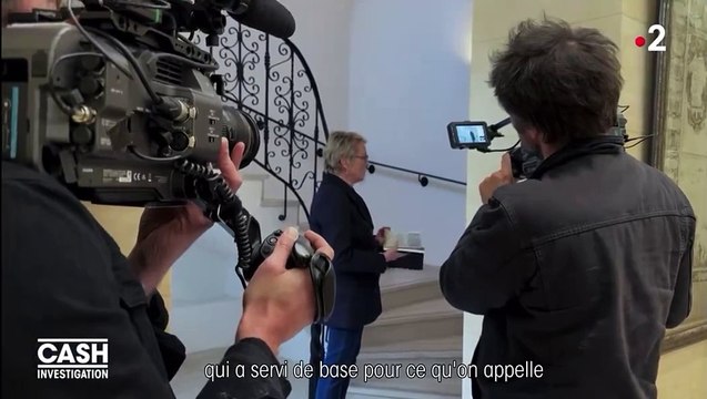 Scène surréaliste dans Cash Investigation hier, quand l'ancien ministre Jean-Michel Blanquer se cache derrière un mur pour répondre à Elise Lucet avant de partir furieux : Vous êtes un danger pour la démocratie